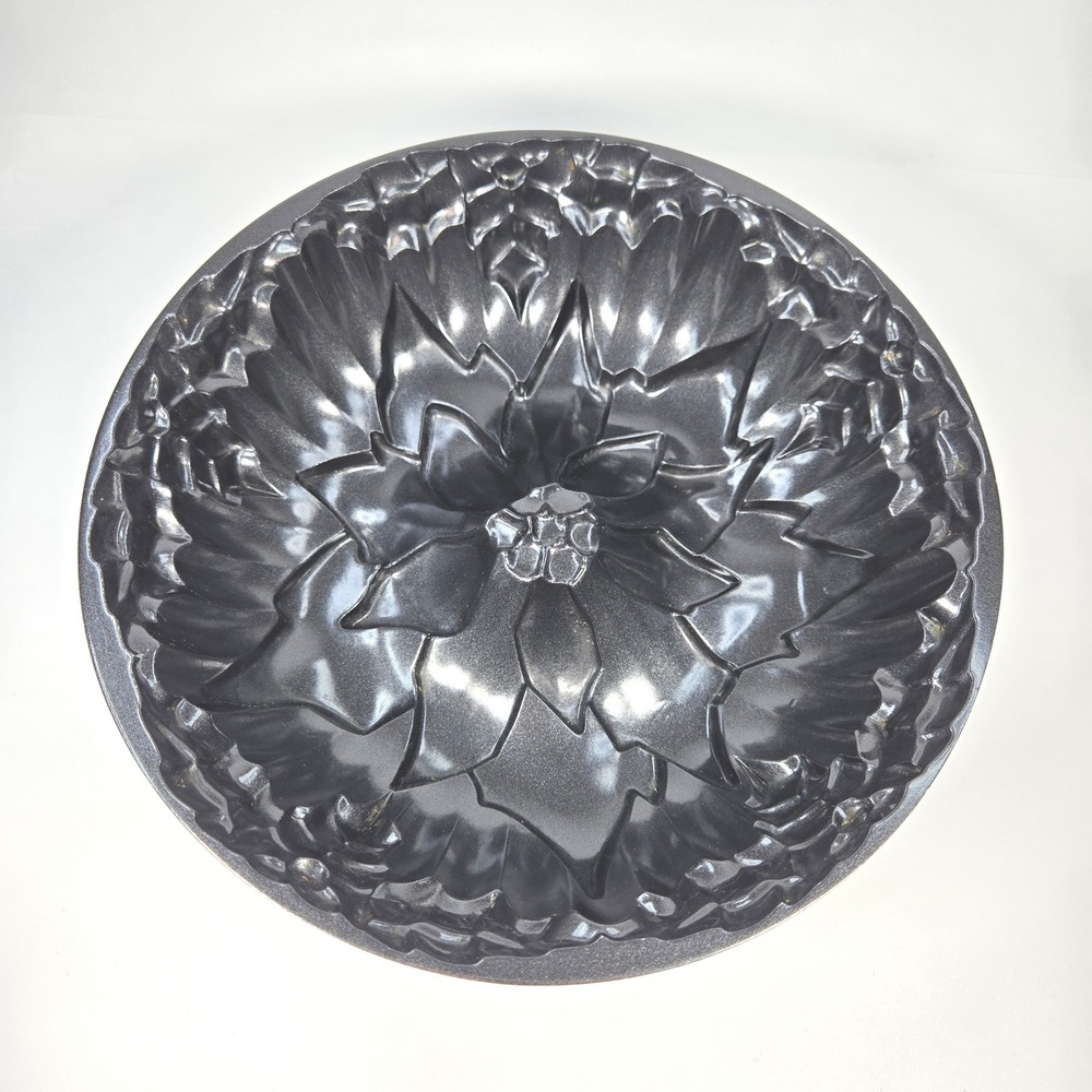 Nordic Ware Poinsettia Bundt Baking 10" Pan Mold Nonstick Made in USA Christmas - Picture 8 of 10